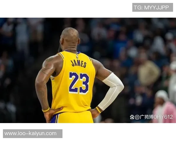 骑士主场迎战湖人詹姆斯穿海军蓝经典球衣致敬青春岁月